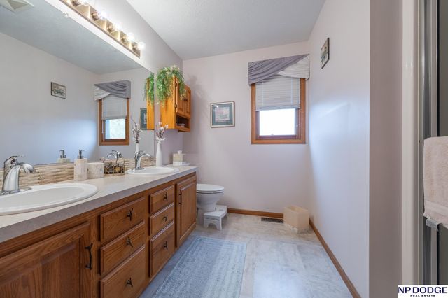 6840 Stephanie Lane, Lincoln, NE 68516