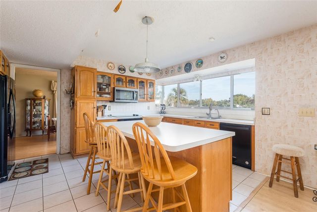 6809 TWELVE OAKS BOULEVARD, Tampa, FL 33634