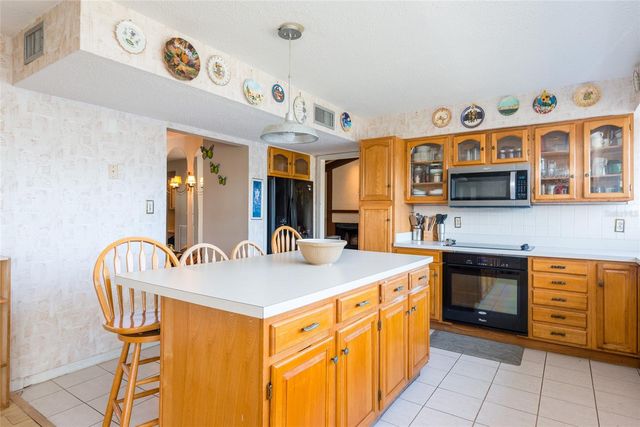 6809 TWELVE OAKS BOULEVARD, Tampa, FL 33634