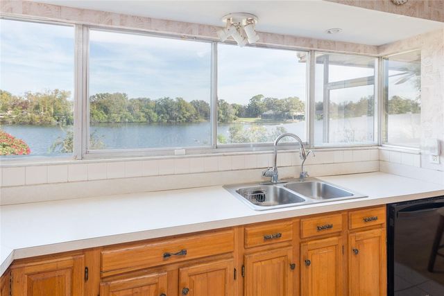 6809 TWELVE OAKS BOULEVARD, Tampa, FL 33634