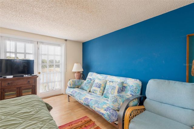 6809 TWELVE OAKS BOULEVARD, Tampa, FL 33634