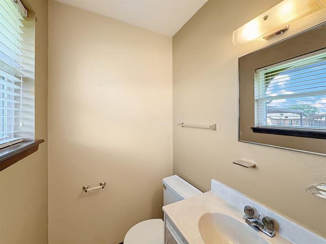 1049 NW 25th Street, Moore, OK 73160