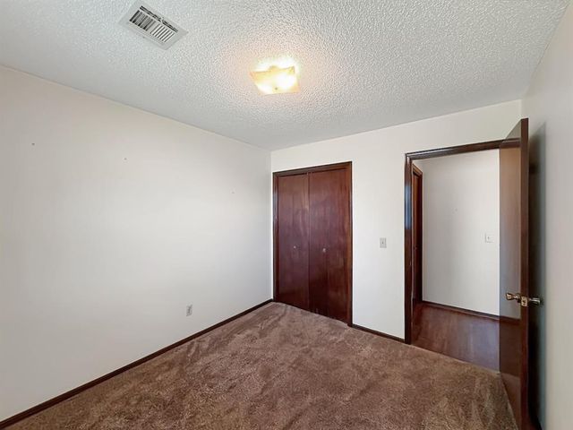 1049 NW 25th Street, Moore, OK 73160