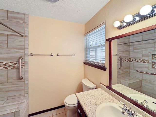 1049 NW 25th Street, Moore, OK 73160