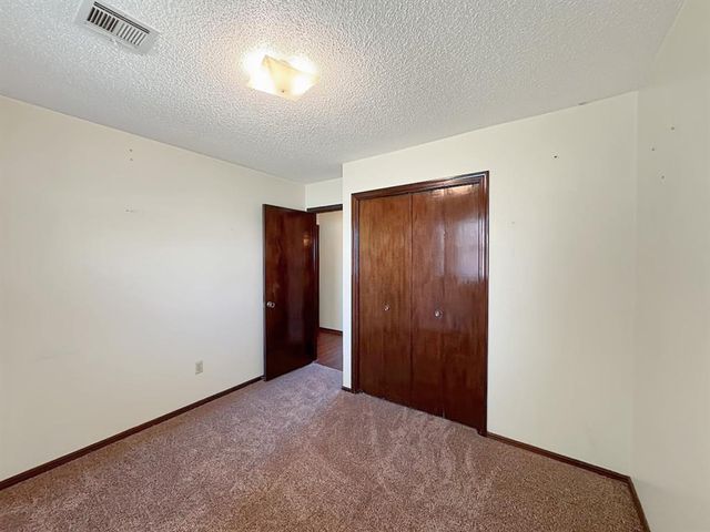 1049 NW 25th Street, Moore, OK 73160