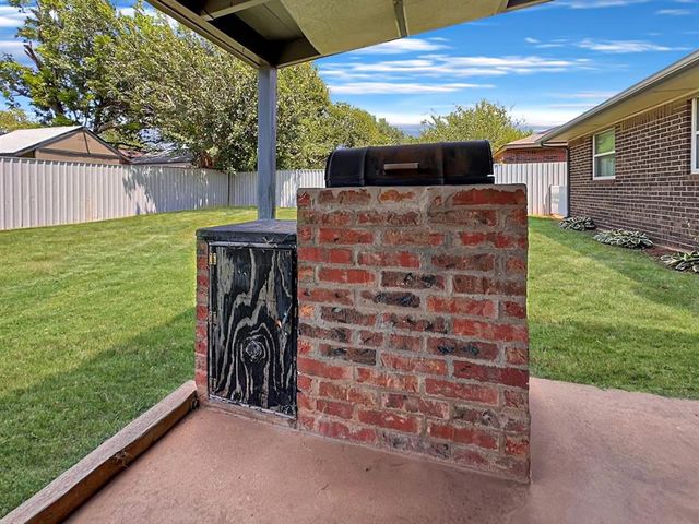 1049 NW 25th Street, Moore, OK 73160