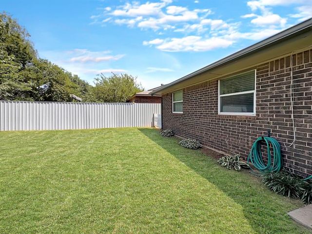 1049 NW 25th Street, Moore, OK 73160