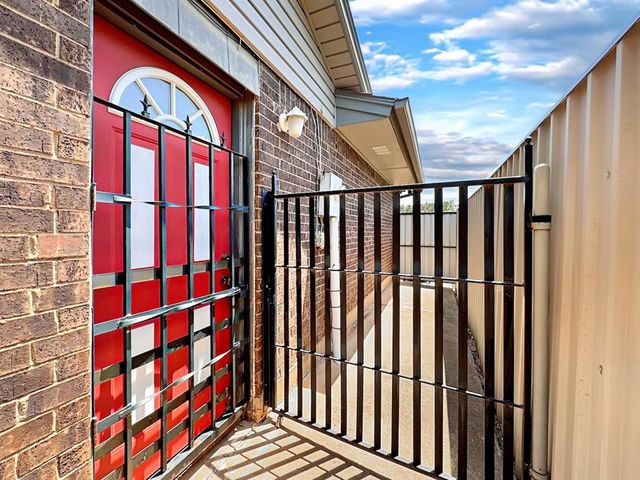1049 NW 25th Street, Moore, OK 73160
