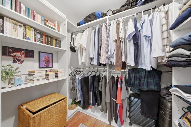1560 N Sandburg Terrace 509J, Chicago, IL 60610