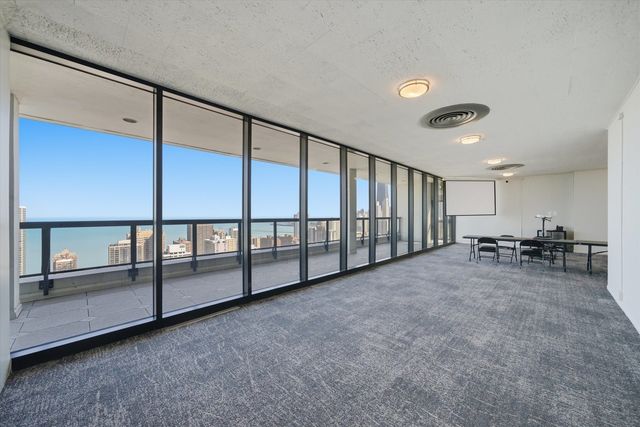 1560 N Sandburg Terrace 509J, Chicago, IL 60610
