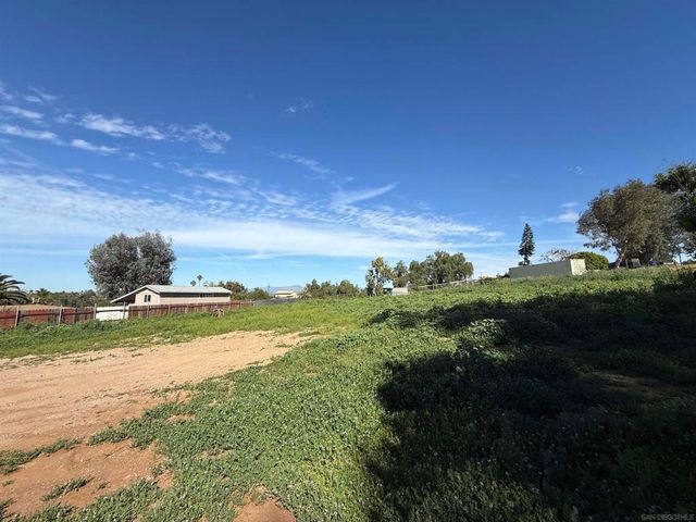 2055 riviera dr, Vista, CA 92084