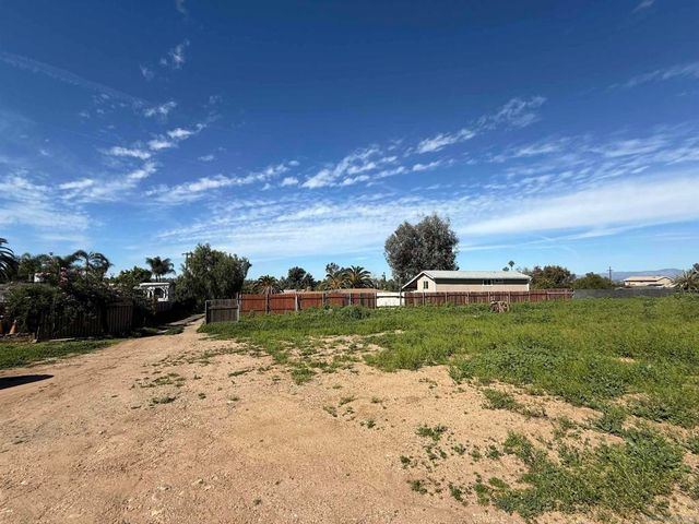 2055 riviera dr, Vista, CA 92084