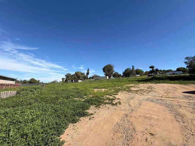 2055 riviera dr, Vista, CA 92084