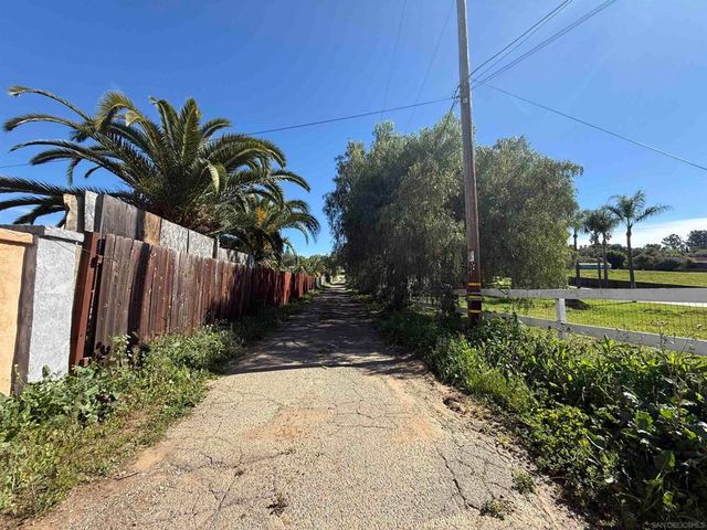 2055 riviera dr, Vista, CA 92084