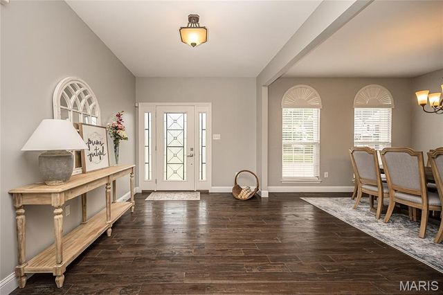 18 Kings Crossing Court, St Louis, MO 63129