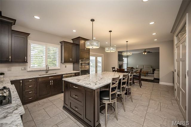 18 Kings Crossing Court, St Louis, MO 63129