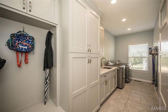 18 Kings Crossing Court, St Louis, MO 63129