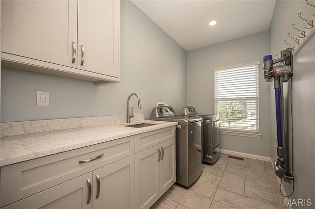 18 Kings Crossing Court, St Louis, MO 63129