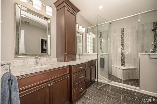 18 Kings Crossing Court, St Louis, MO 63129