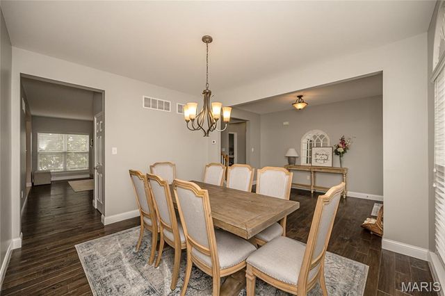 18 Kings Crossing Court, St Louis, MO 63129