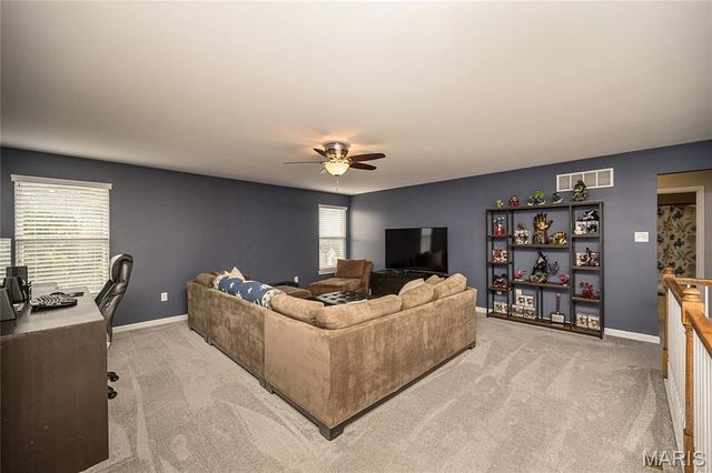 18 Kings Crossing Court, St Louis, MO 63129