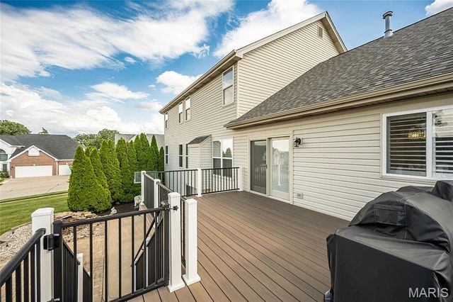 18 Kings Crossing Court, St Louis, MO 63129