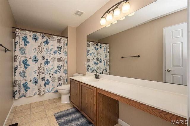 18 Kings Crossing Court, St Louis, MO 63129