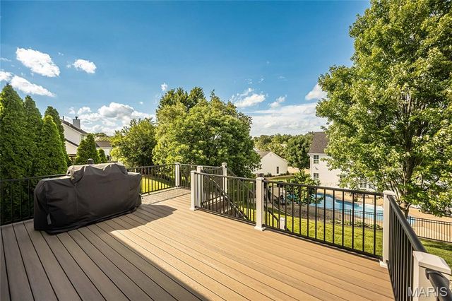 18 Kings Crossing Court, St Louis, MO 63129