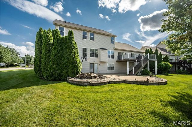 18 Kings Crossing Court, St Louis, MO 63129