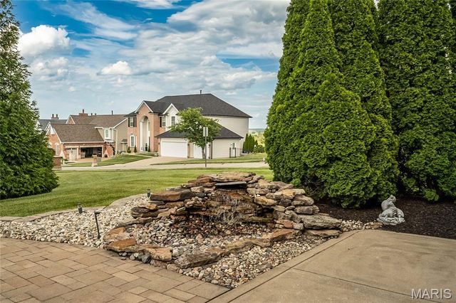18 Kings Crossing Court, St Louis, MO 63129