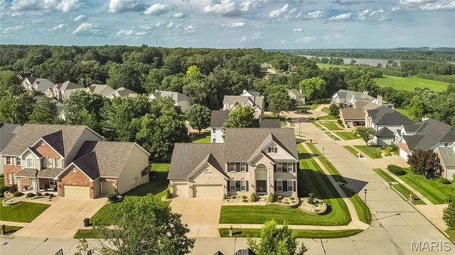 18 Kings Crossing Court, St Louis, MO 63129
