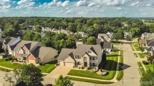 18 Kings Crossing Court, St Louis, MO 63129