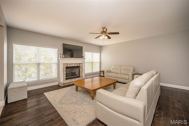 18 Kings Crossing Court, St Louis, MO 63129