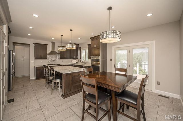 18 Kings Crossing Court, St Louis, MO 63129