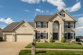 18 Kings Crossing Court, St Louis, MO 63129