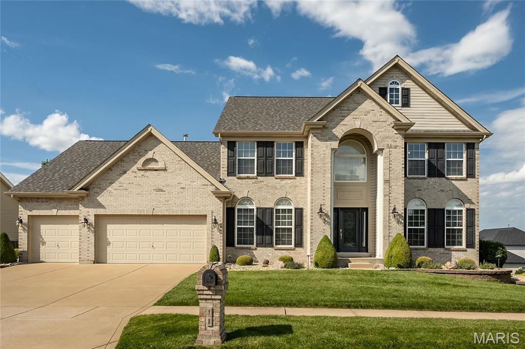 18 Kings Crossing Court, St Louis, MO 63129