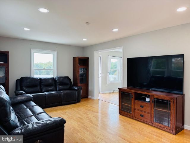 220 SNAPPY LN, Winchester, VA 22602