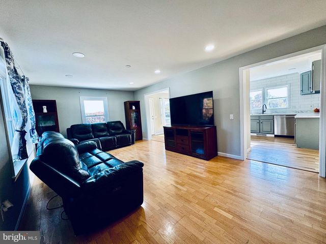 220 SNAPPY LN, Winchester, VA 22602