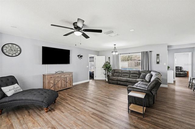 307 CAMPUS DRIVE, Ruskin, FL 33570