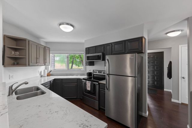 1335 Spencer Road W, Saint Paul, MN 55108