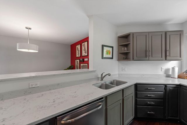 1335 Spencer Road W, Saint Paul, MN 55108