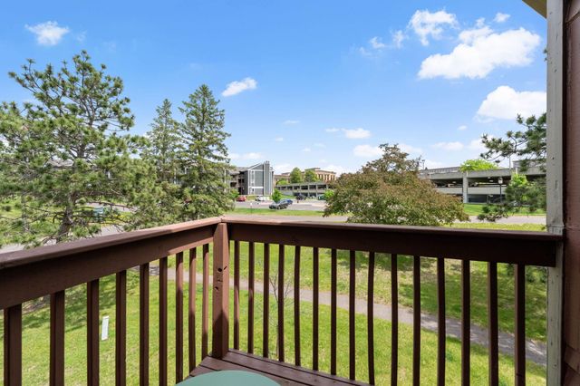 1335 Spencer Road W, Saint Paul, MN 55108