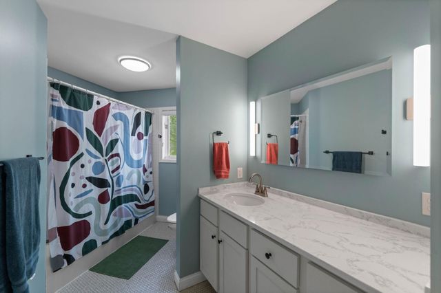 1335 Spencer Road W, Saint Paul, MN 55108