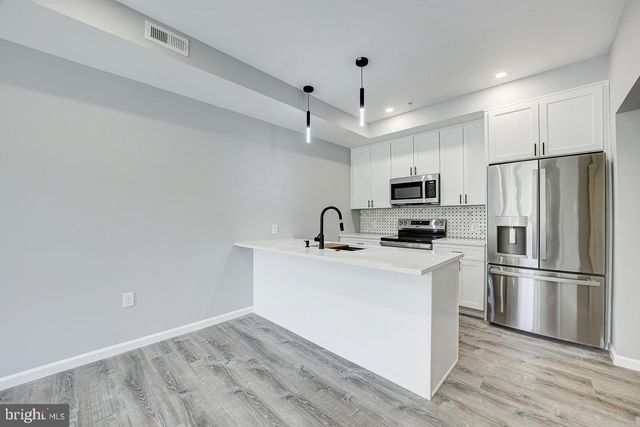 832 19TH ST NE #B, Washington, DC 20002