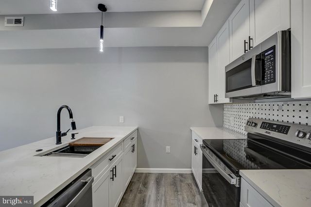 832 19TH ST NE #B, Washington, DC 20002