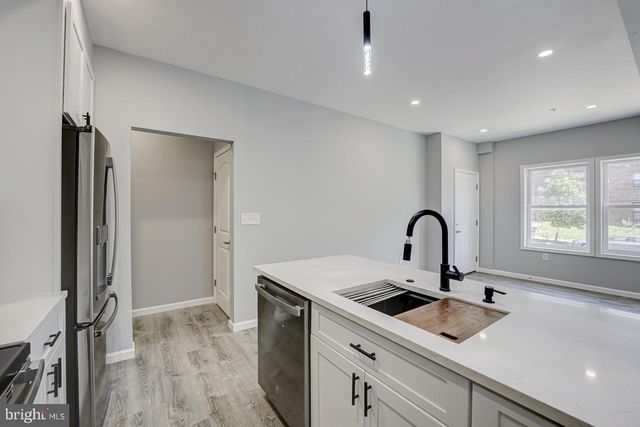 832 19TH ST NE #B, Washington, DC 20002