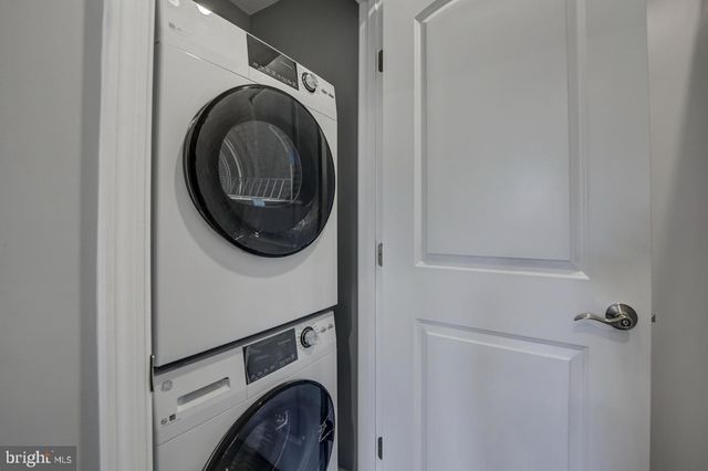 832 19TH ST NE #B, Washington, DC 20002