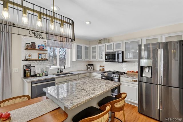 5120 Meadow Crest Circle, Holly, MI 48442