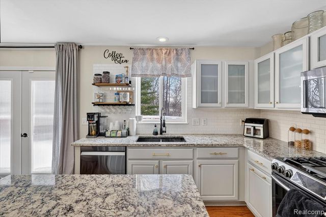 5120 Meadow Crest Circle, Holly, MI 48442