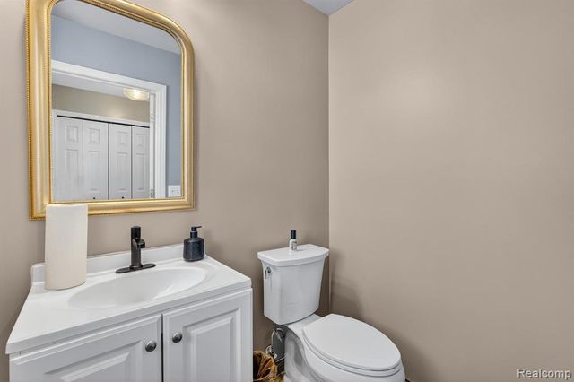 5120 Meadow Crest Circle, Holly, MI 48442